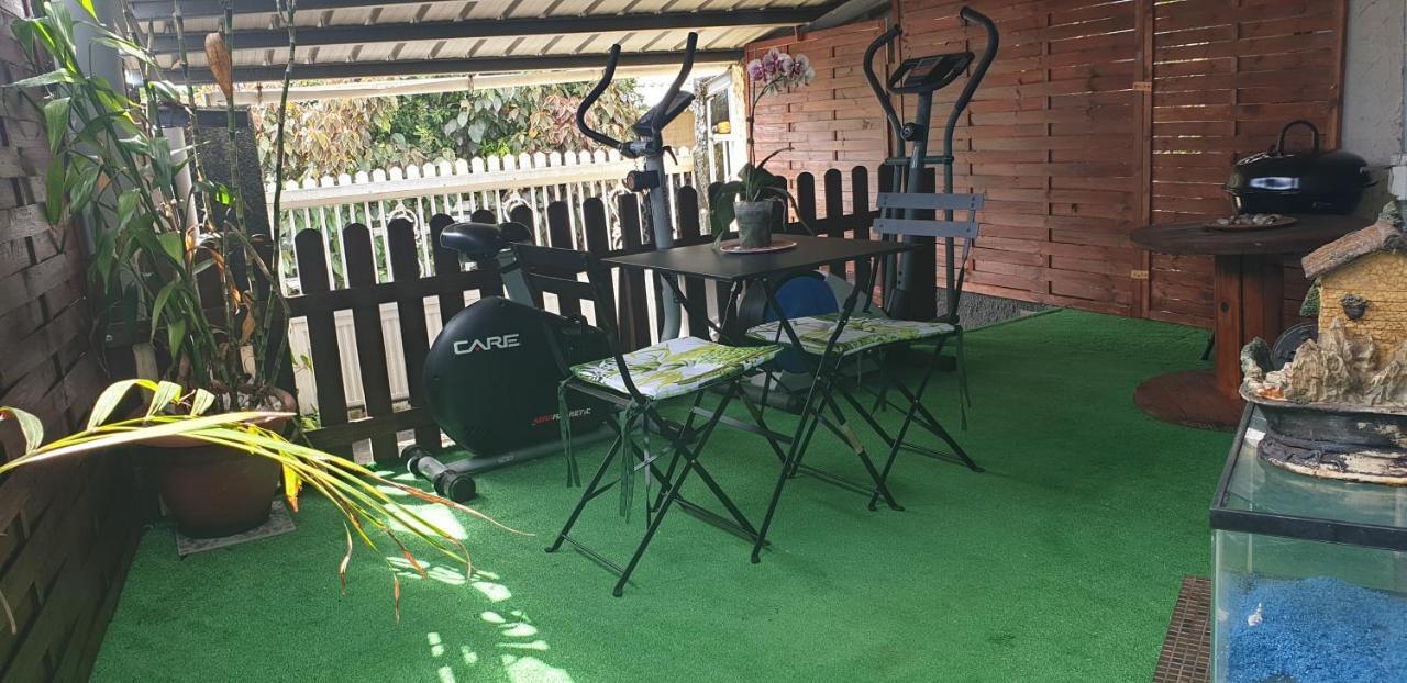 T1 Bis Chez Les Saintanoise Villa Sainte Anne Exteriör bild