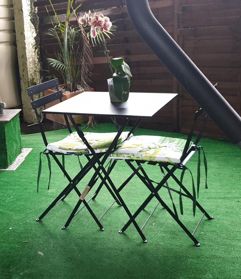 T1 Bis Chez Les Saintanoise Villa Sainte Anne Exteriör bild